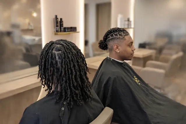 Retwist dreadlocks homme avec vanilles et bun – Shin’Dreads Salon Locks 91 Homme avec retwist de dreadlocks coiffées en vanilles avec dégradé et bun arrière réalisé au salon Shin’Dreads à Saint-Germain-lès-Arpajon
